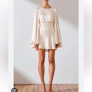 La lune circle sleeve backless mini dress